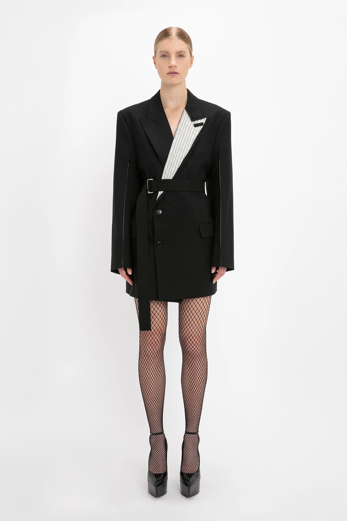 Robe-blazer ceinturée à revers contrasté